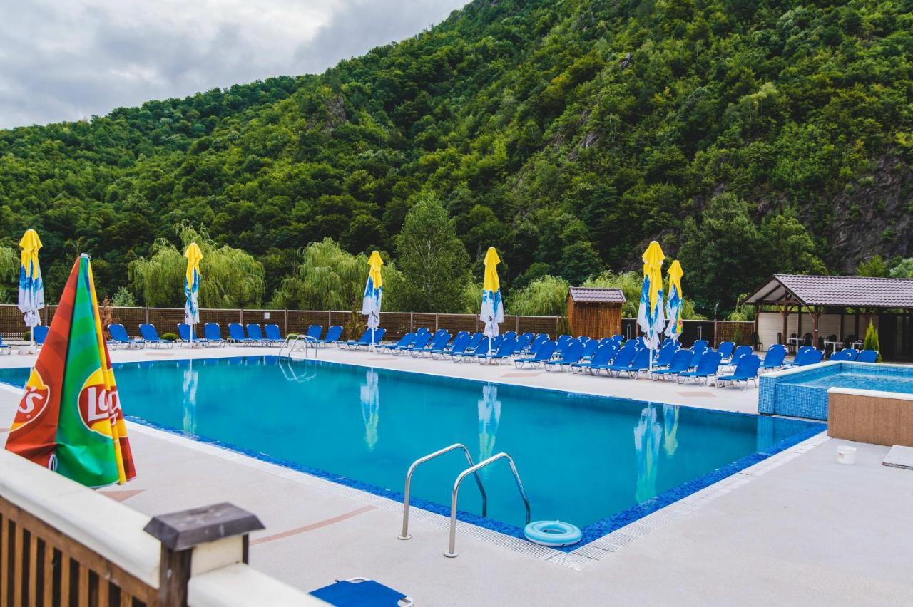 Hotel Class Brezoi Exterior foto